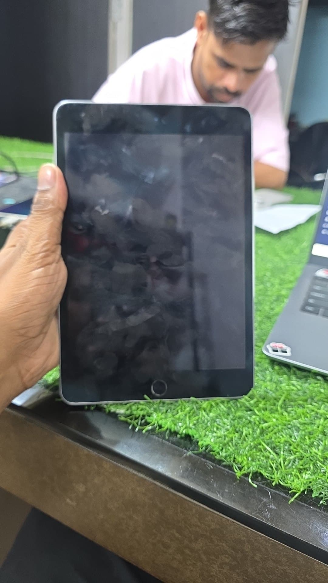 Apple iPad mini 4 Tablet