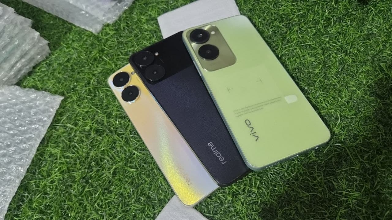 Realme V30 5G (Refurbished)